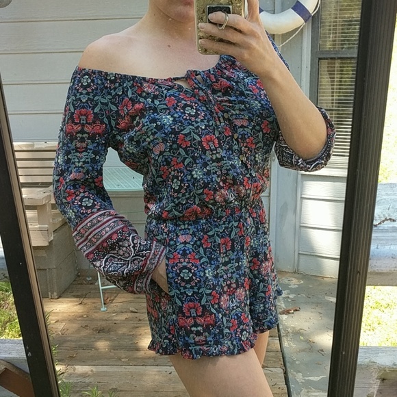 American Eagle Outfitters Dresses & Skirts - American Eagle Boho Chic Off The Shoulder Romper